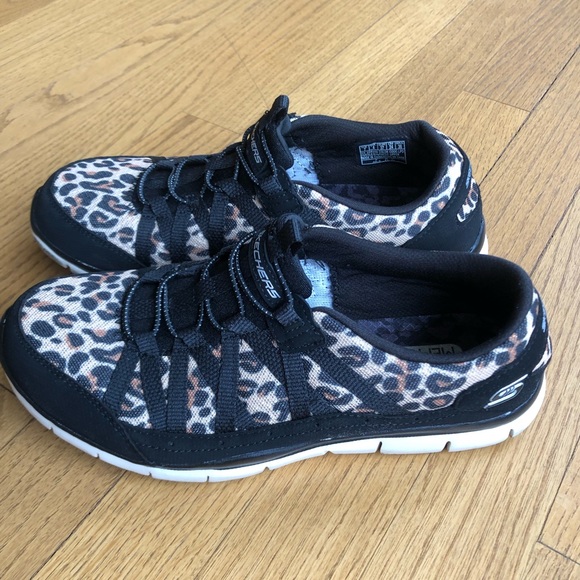 Sketchers Air- Cooled memory Foam sneakers size 7 leopard - Picture 3 of 7